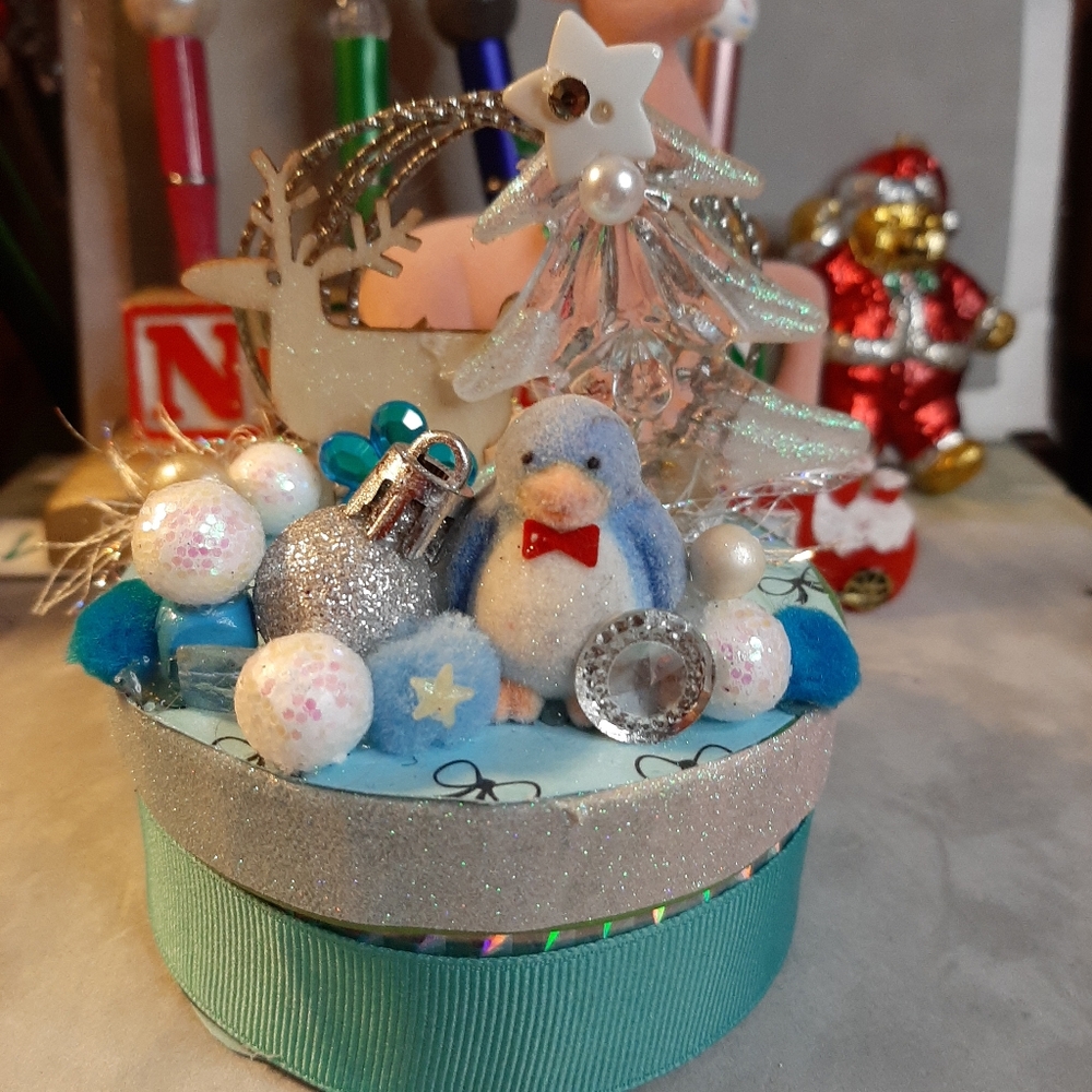Penguin Trinket box flocked